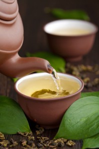 boire du thé vert pour lutter contre la rétention d'eau