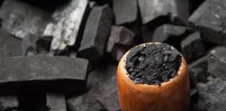 Le charbon, un anti-poison ultra puissant Charbon végétal actif bienfaits détox et antipoison